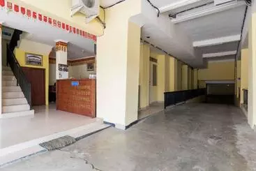 Hotel Reddoorz @ Jalan Wayhitam Pakjo