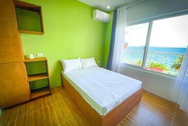 Pensionat Anilao Ocean View Guest House