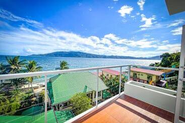Pensionat Anilao Ocean View Guest House