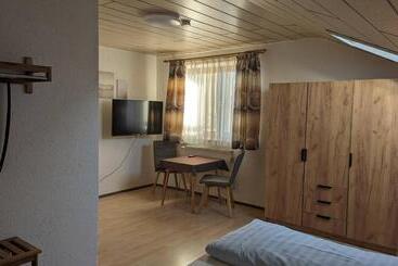 Пансион Cafe Zum Toni