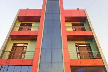 Hotel Oyo 70355  Shaurya