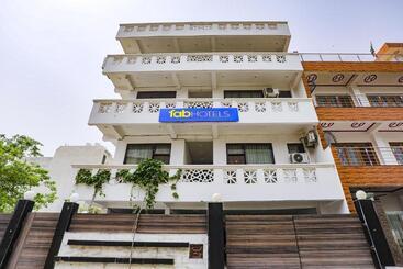 Hotell Fabexpress Samira Residency, Near Botanical Garden