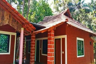 リゾートホテル Staymaker Kumaradhara River Valley Homestay