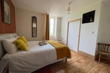 تختخواب و صبحانه La Porte Des Prés