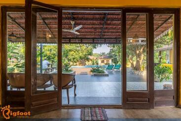 Ellow Stay By Mohan Farm