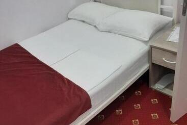 Hotelli Erebuni Plaza