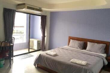 هتل Kamalaburi Guesthouse