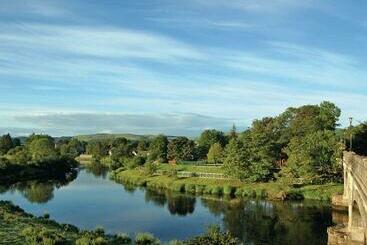 Resort River Edge Lodges Park