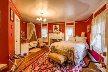 Buffalo Tavern Bed & Breakfast