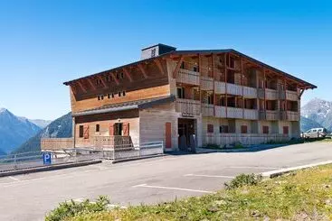 Отель Résidence Lagrange Vacances Les Chalets De L Adet