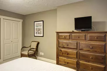 Отель Sooke Harbour Resort & Marina