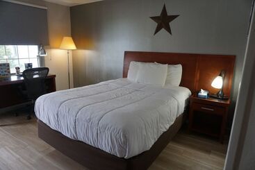 Мотель Harvest Drive Family Inn  Renovated Rooms