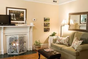 Oak Hill On Love Lane Bed And Breakfast Inn