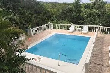 پانسیون Retreat Guesthouse Luxury Suites