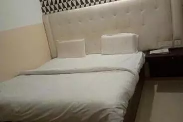 Hotelli Hotal Royal Mount Inn By Wb Inn