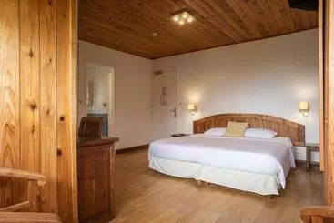 هتل Hôtel & Restaurant La Ferme Du Pommeau