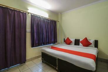 Hotel Oyo 61102 Mahalaxmi Palace