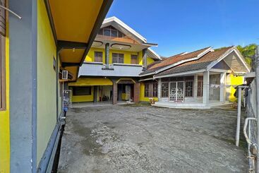 בית מלון כפרי Oyo 91900 Wisma Amrach