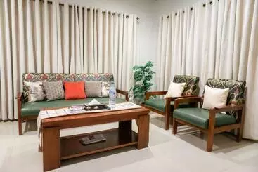 هتل Quality Lodges Bhurban