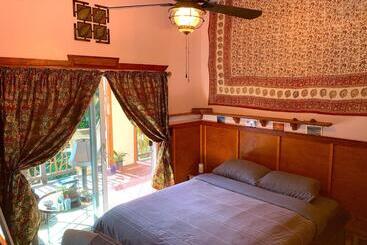 פנסיון Phoenix Garden