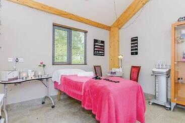 Lomakeskus Croft Country Park