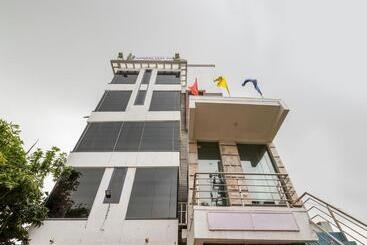 Hotel Sandalleaf Park