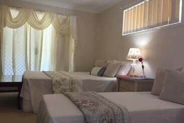 بنسيون Theme Parks Amituofo Homestay