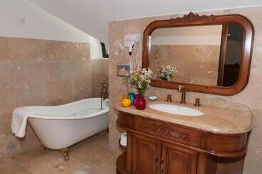 膳宿费 Conacul Dascalu