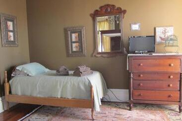 Bed and Breakfast Baer House Inn