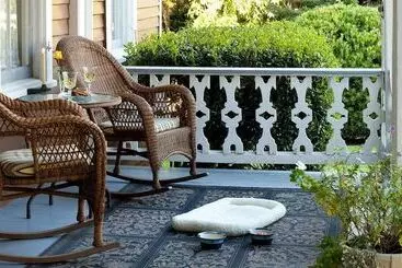 Bed and Breakfast Devereaux Shields House