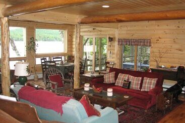 Kiwassa Lake Bed & Breakfast