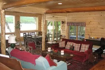 Kiwassa Lake Bed & Breakfast