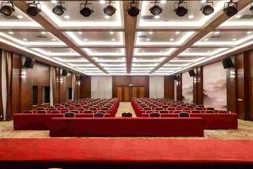 בית מלון כפרי Holiday Inn Express Zhengzhou Airport, An Ihg