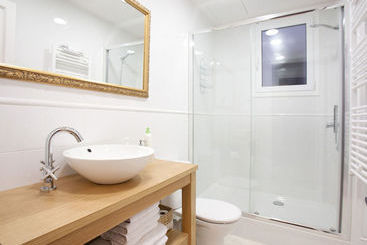 آپارتمان‌های توریست‌ها Two Sisters Apartments