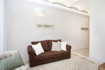 آپارتمان‌های توریست‌ها Two Sisters Apartments