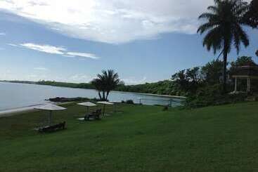 آپارتمانهای توریستها Canoe Bay Beach Resort