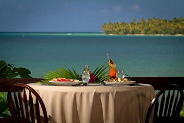 هتل Sandy Point Village