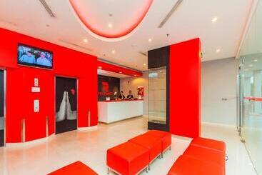 בית מלון כפרי Red Planet Bekasi