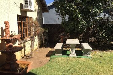 مبيت وإفطار Eagle Crest Executive Lodge