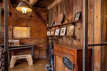 فندق على الطريق Country Squire Inn And Suites