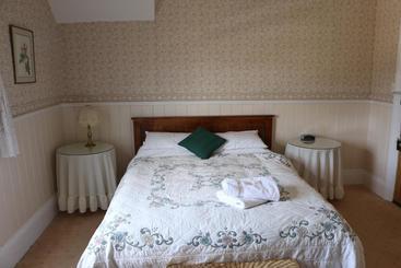 膳宿费 Hillview House Launceston