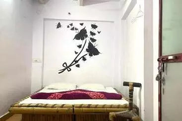 ペンション Shri Guest House