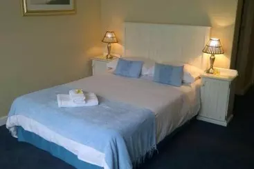 בית מלון כפרי The Russel