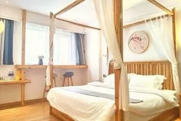 Hotel Ming S House