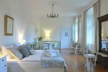 Bed and Breakfast Gartenzimmer Im Schloss Neuhausen