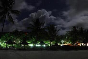 فندق Back Door Village