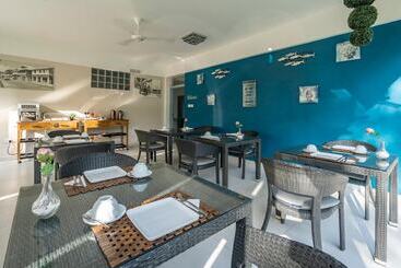 شقة La Modestie Guest House