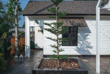 Aamiaismajoitus (B&B) The Little Acres Cherai