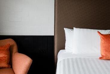 בית מלון כפרי Waurn Ponds Estate