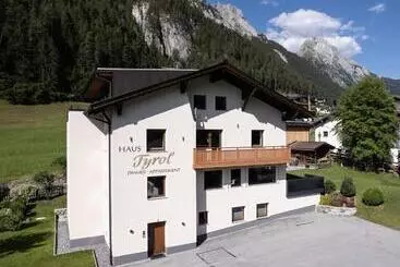 ペンション Appartements Tyrol